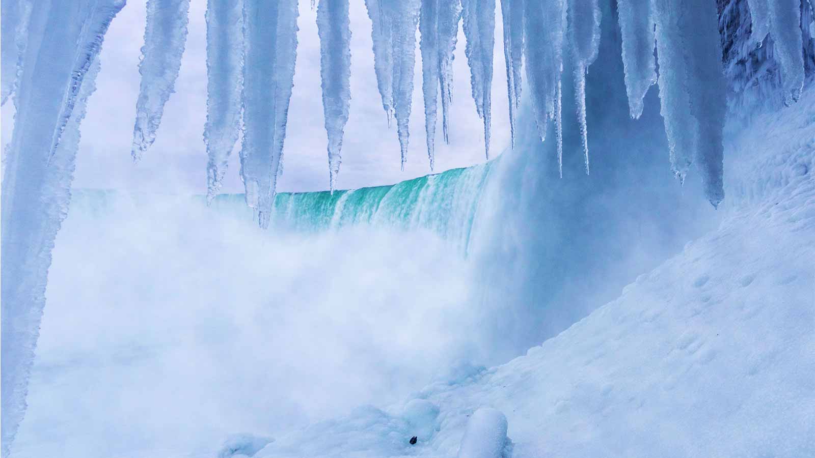 Niagara Falls In Winter .wanderingwagars.com