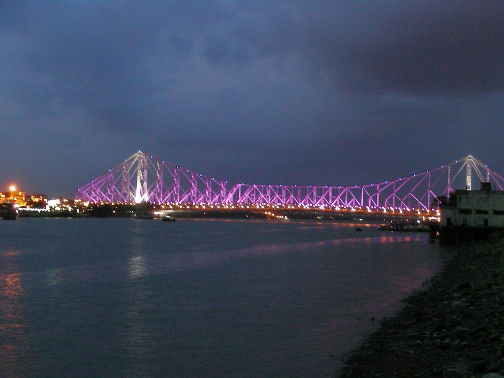 Howrah Bridge evening time Kolkata .commons.wikimedia.org