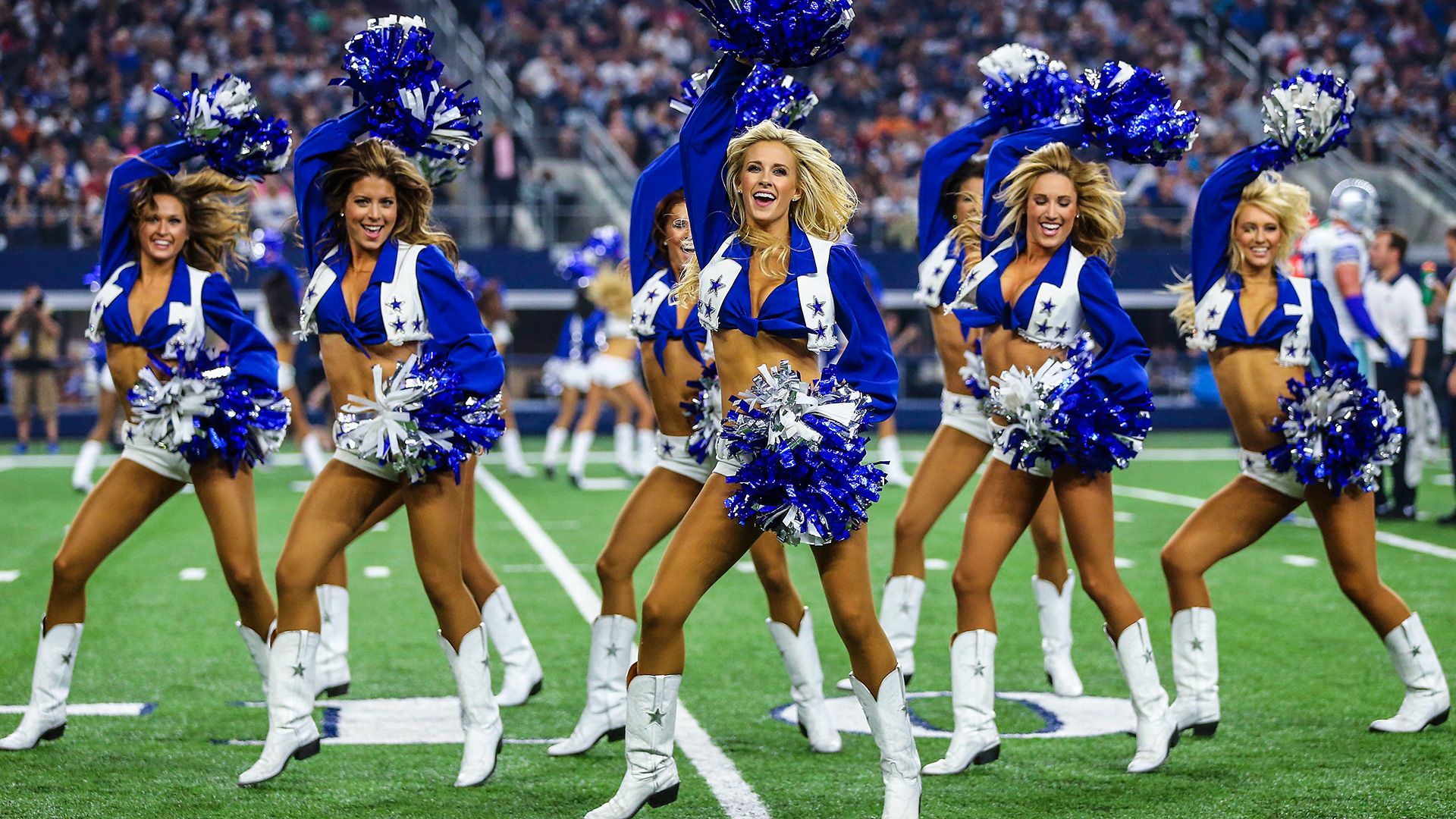 Dallas Cowboys cheerleaders: Photosportingnews.com