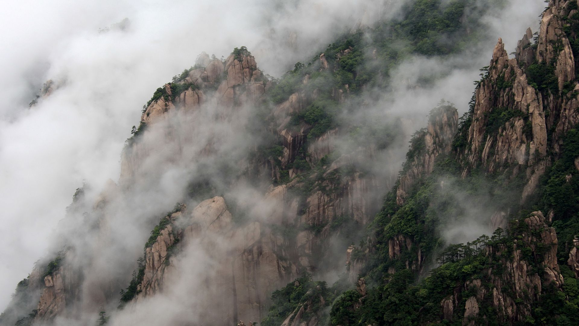 Misty Huang Mountain