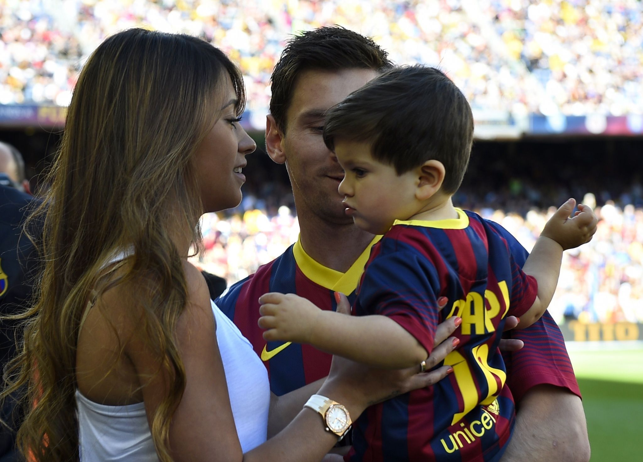 messi free high resolution wallpaper. Messi, Lionel messi, Messi and wife