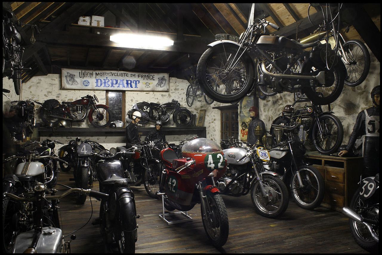 Garages & workshops. Motorcycle garage, Cafe racer motorcycle, Motorcycle shop