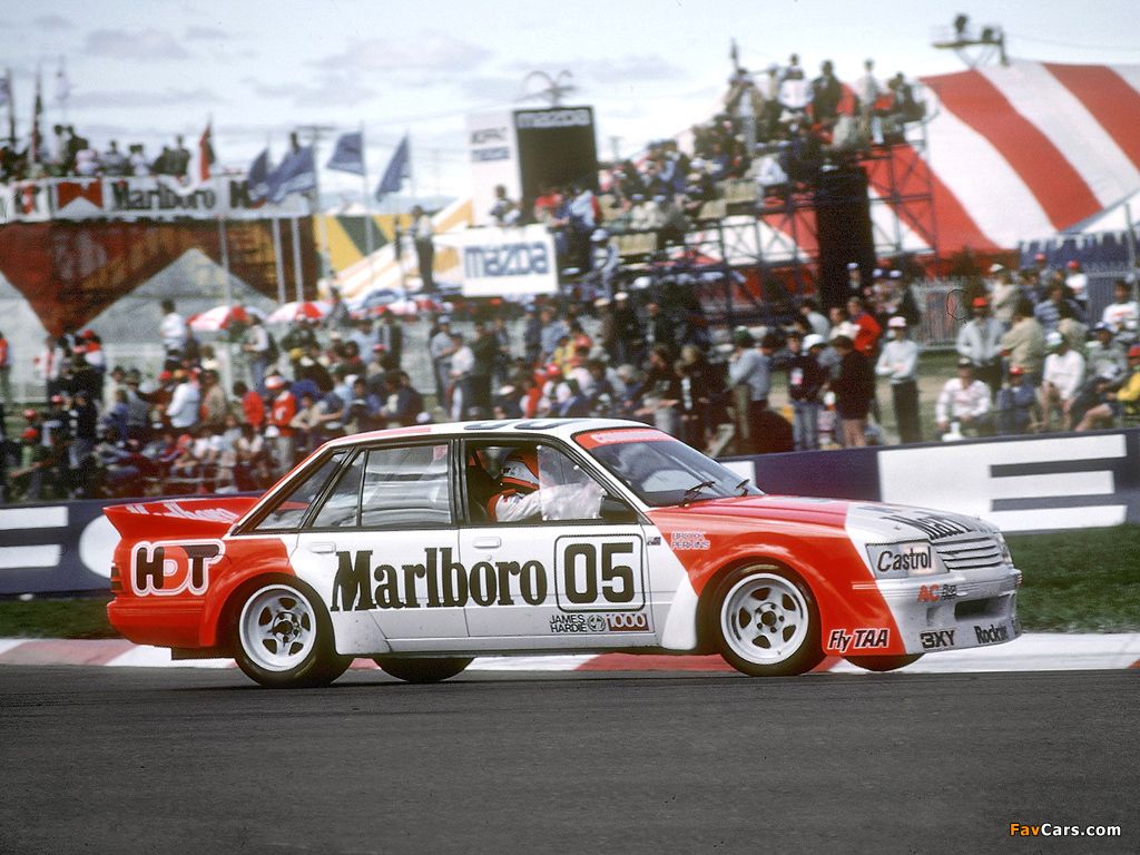 image of Holden VK Commodore Race Car 1984–86 (1024x768)