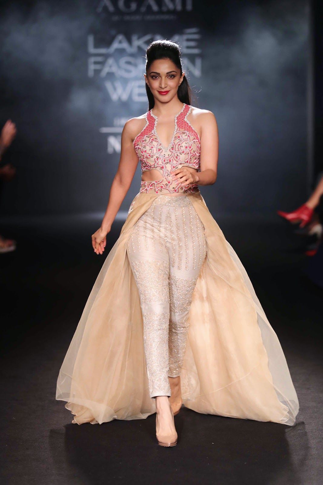 Kiara Advani HD Wallpaper Download. Lakme fashion week, Bollywood girls, Beautiful indian actress