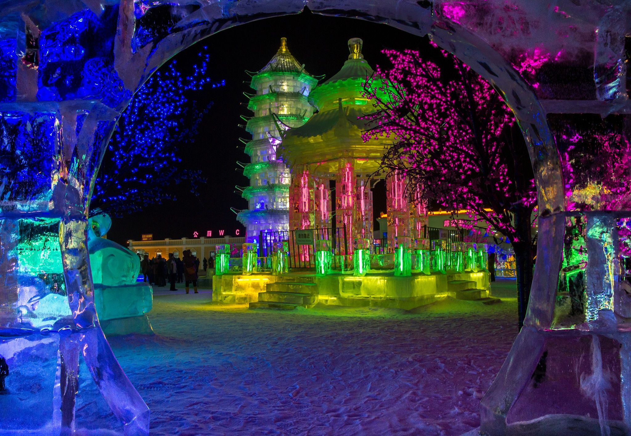 Splendid Ice Sculptures of the Harbin Ice Festival ⋆ Somewhere Luxurious