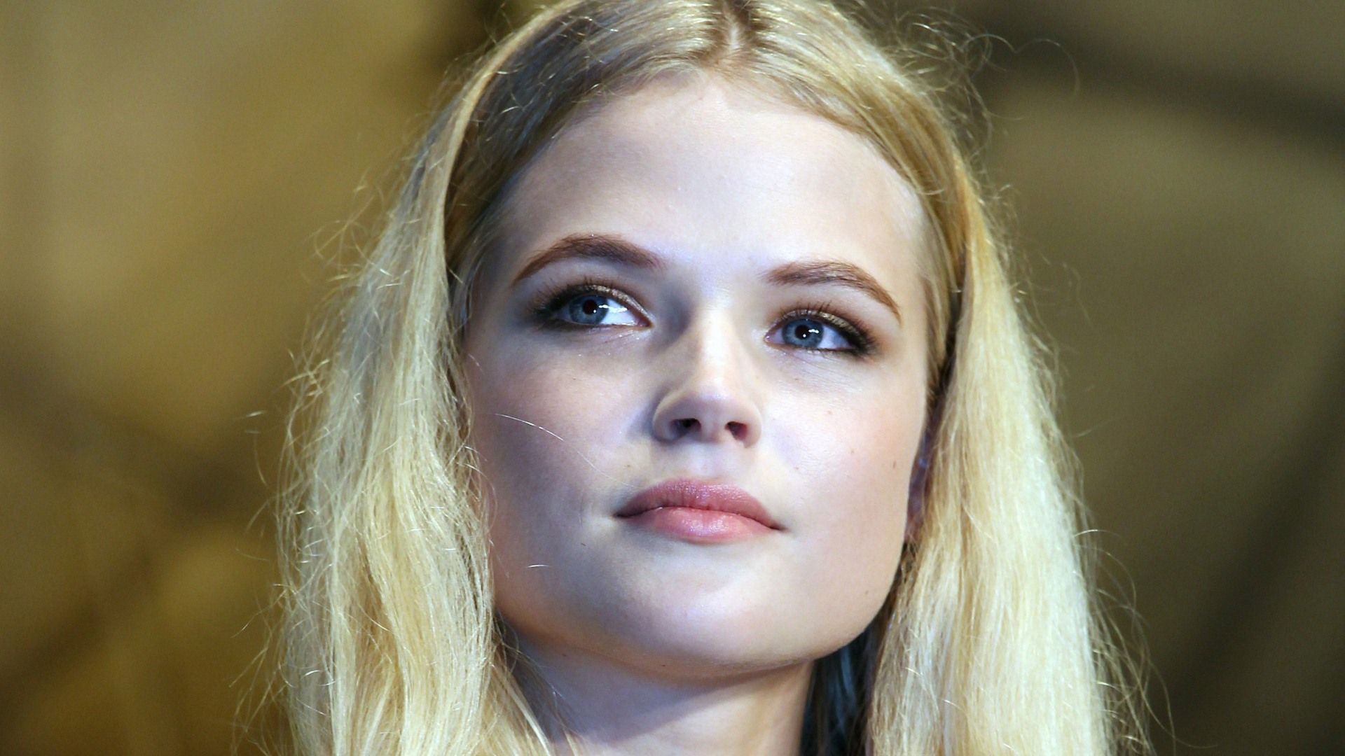 Gabriella Wilde Photo