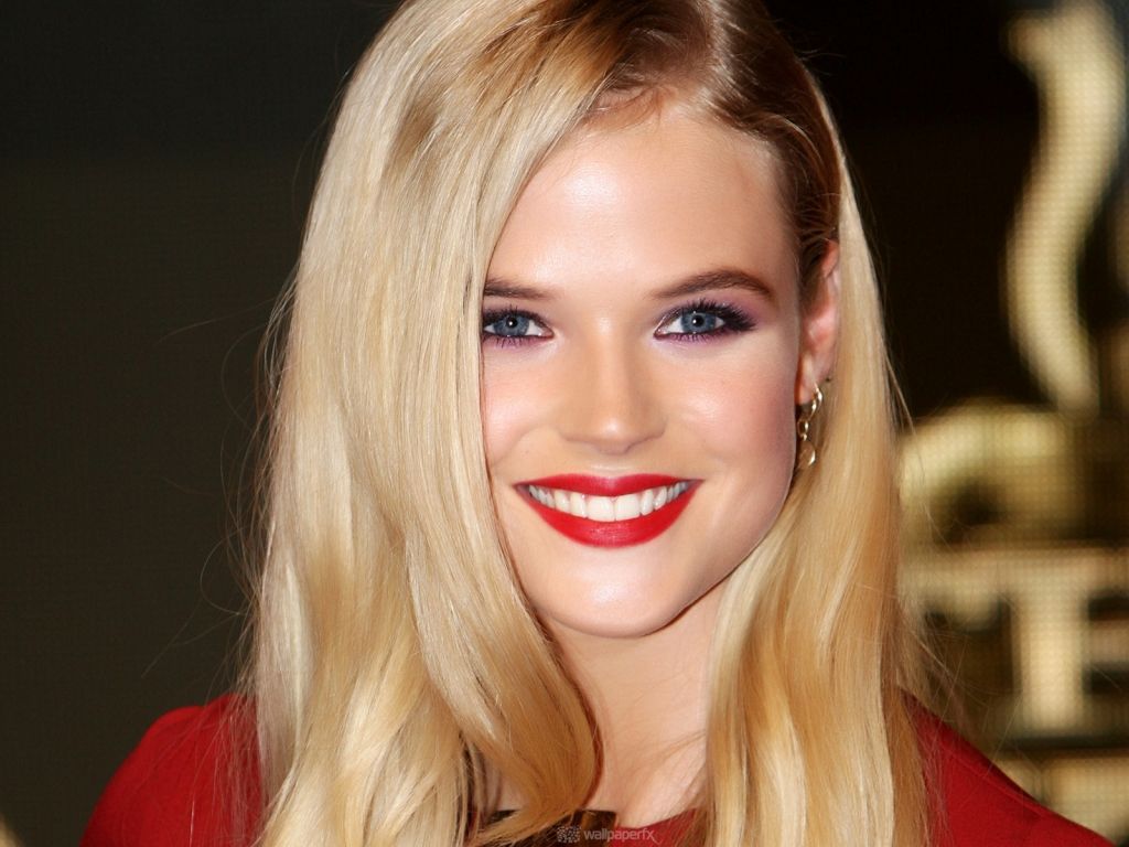 Gabriella Wilde 1024 x 768 Wallpaper