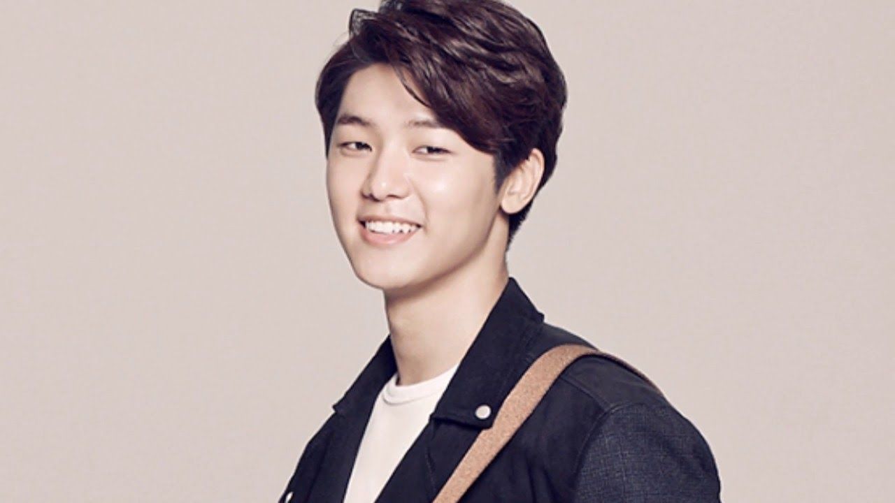 Kang Min Hyuk CNBLUE Profile (Age, Height, Abs, and Facts)
