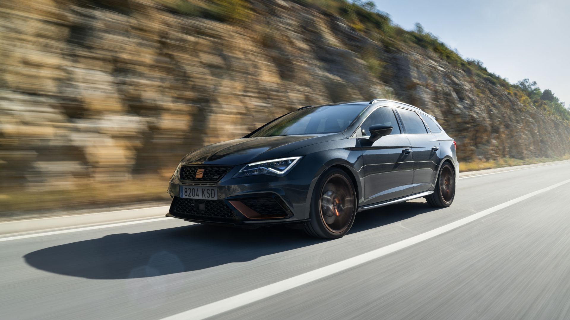 SEAT Leon Cupra R ST 2019: free desktop wallpaper and background image