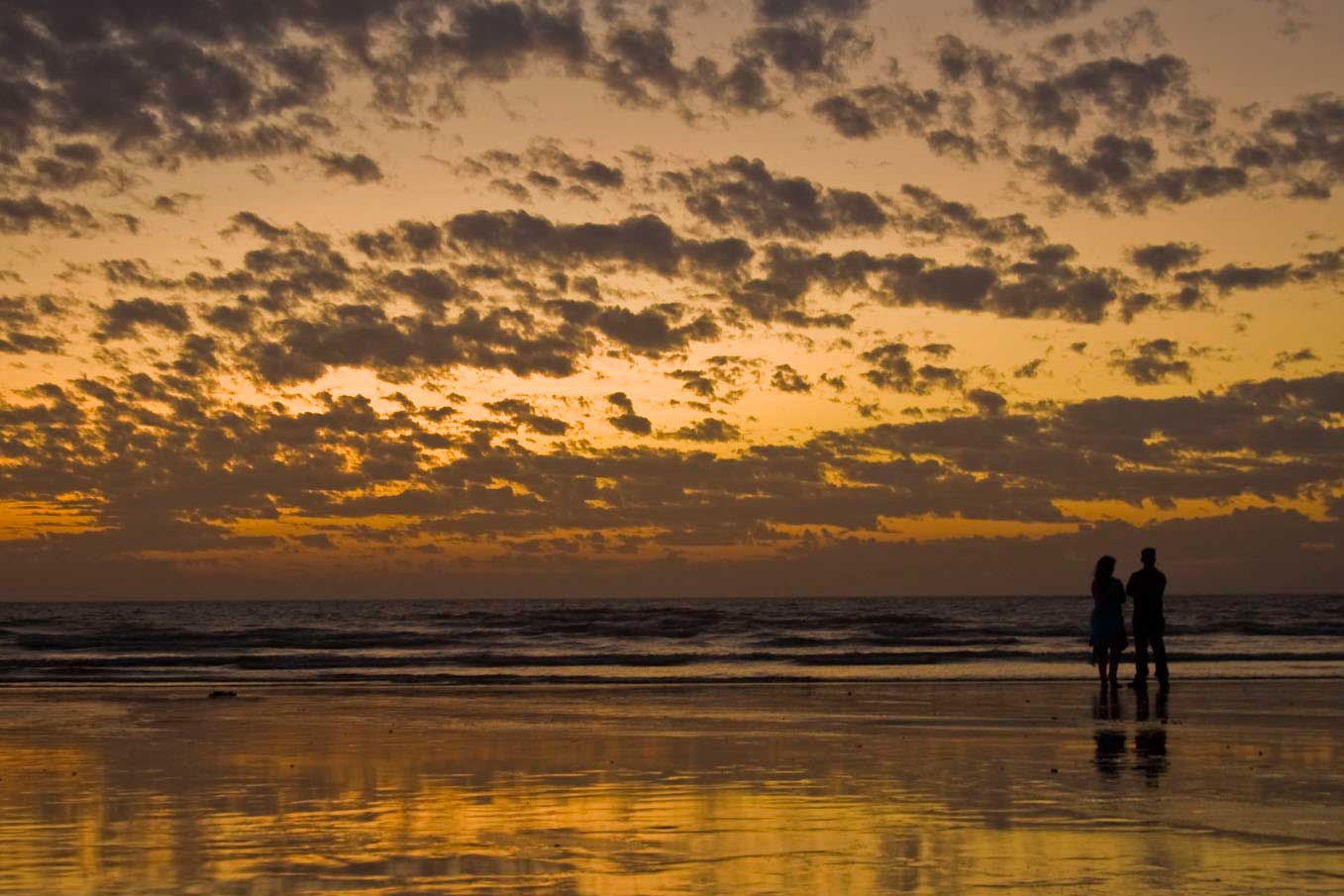 Couple Walking On Beach At Sunset Walking On The Beach Wallpaper & Background Download