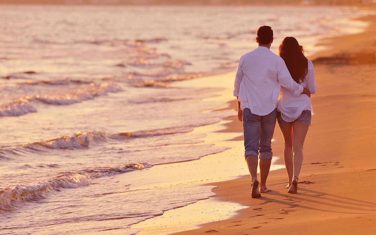 Couple Walking On The Beach Wallpaper HD