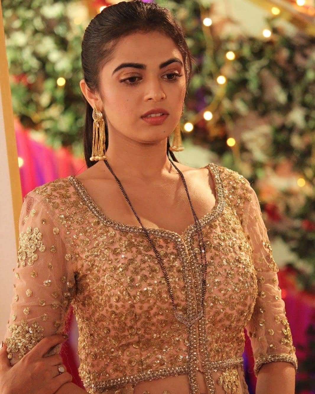 Roshni sahota ideas. fashion, saree, wallpaper for facebook