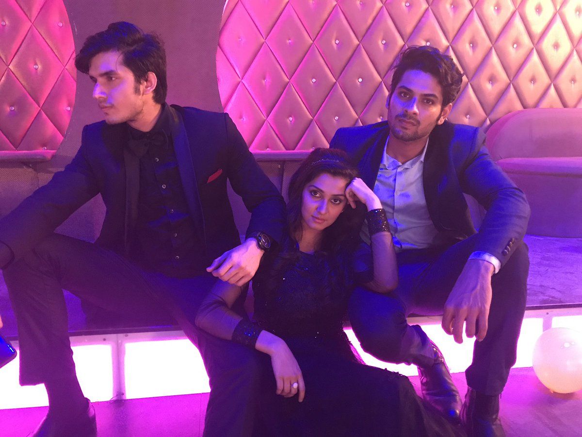 Bepannah_aditya_zoya