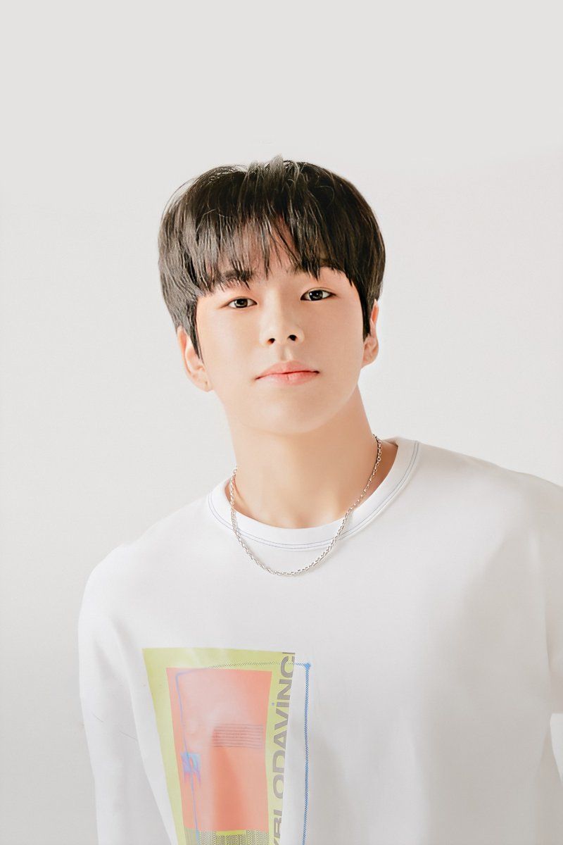 Thread A Thread. #TREASURE editorial vol. 7 without text.Retweet before saving.Don't use this [.]