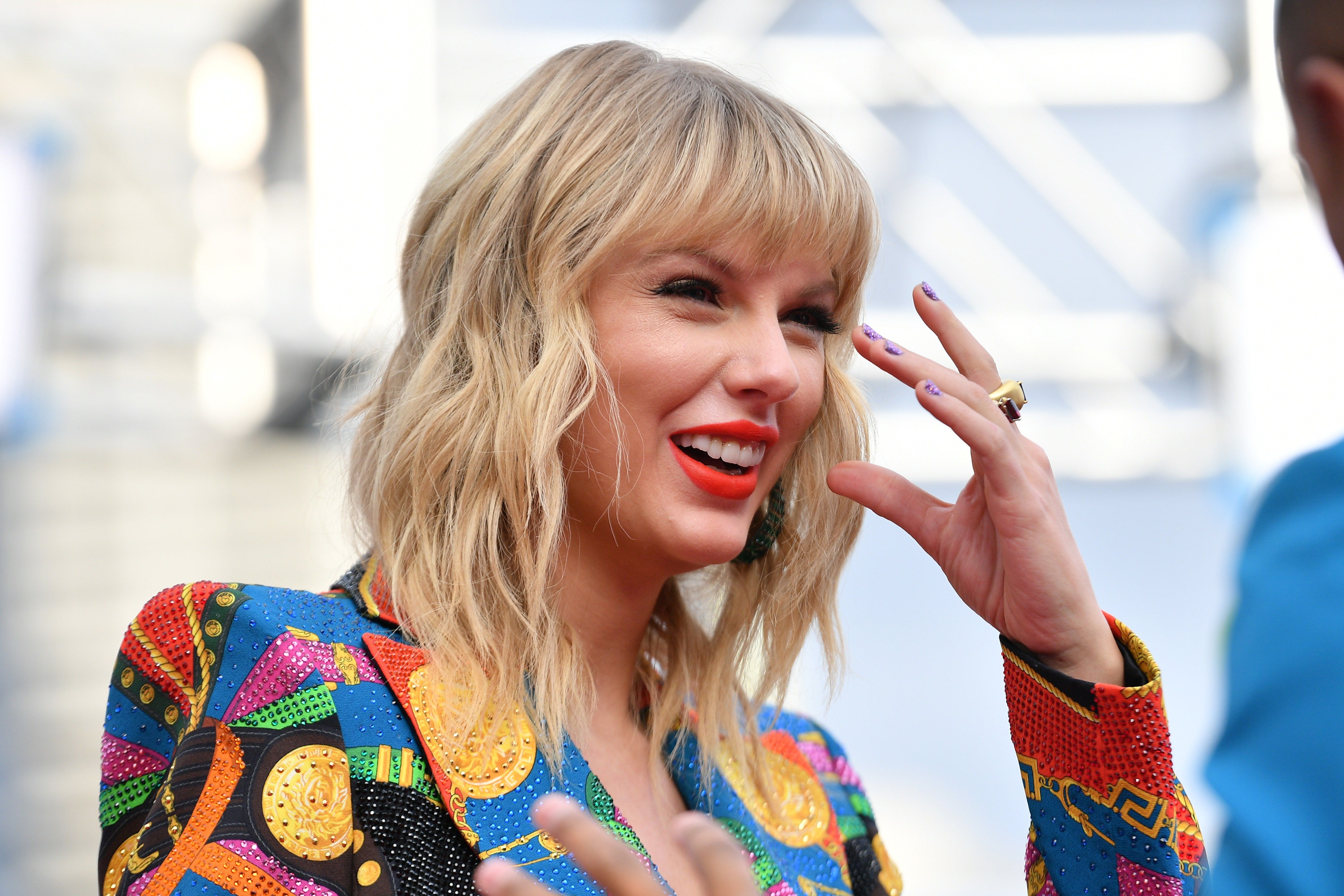 People Think Taylor Swift Is Married After Seeing This Pic From Her New Video