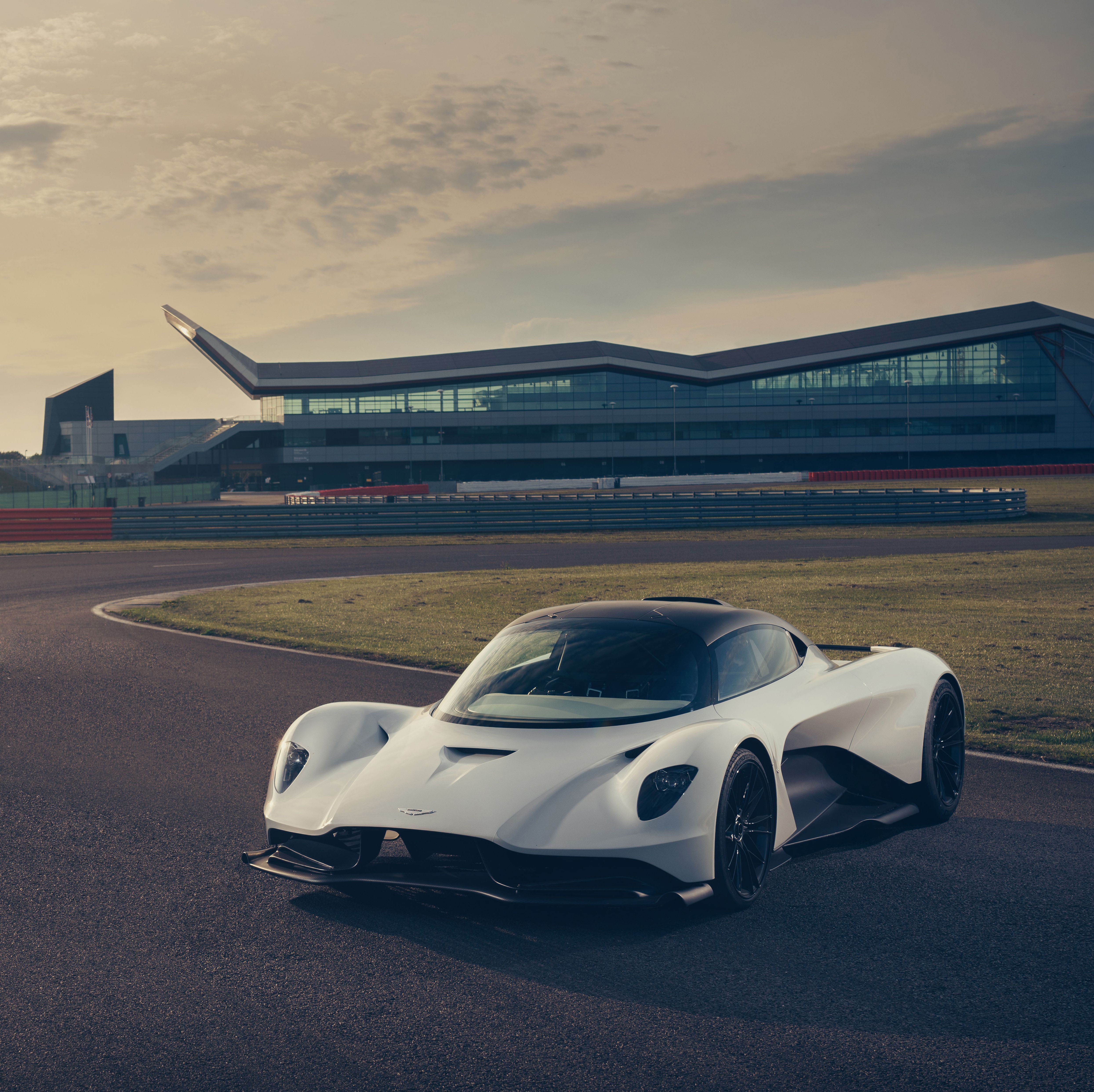 Aston Martin Valkyrie 2020