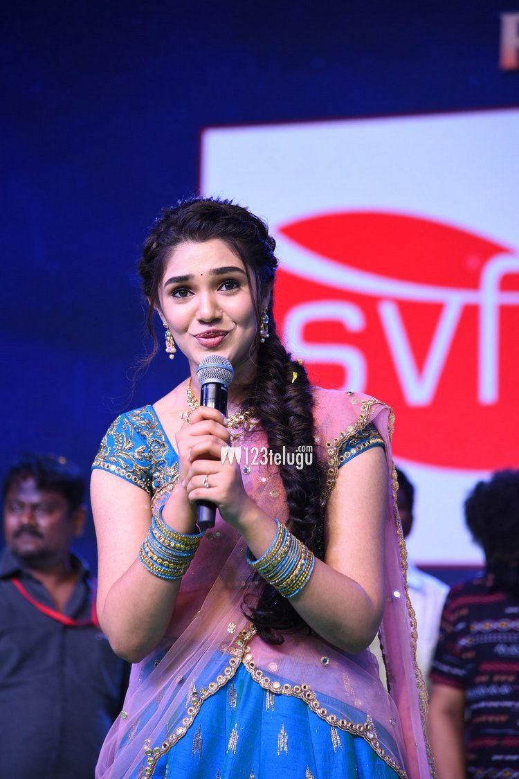 Krithi Shetty Latest Photohoot, Get updated latest news and information from tamil movie industry by actress, music directors, actors and directors etc