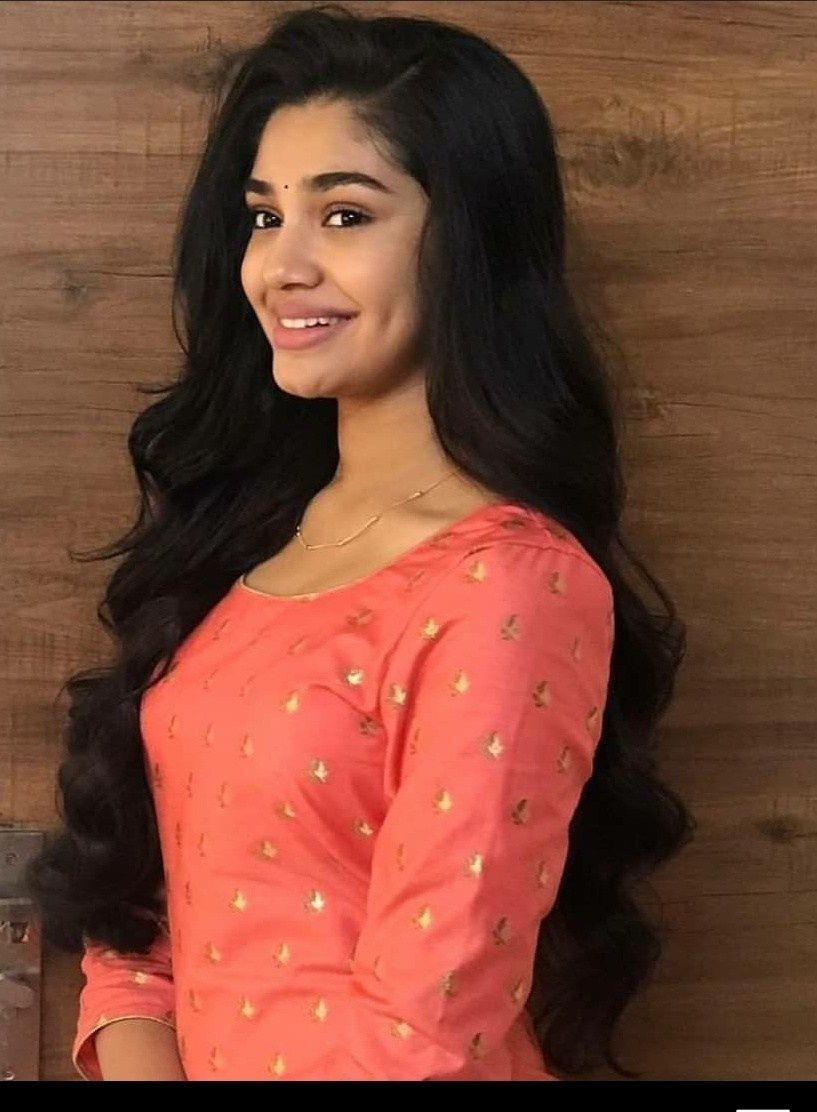 Krithi Shetty 4K Wallpaper