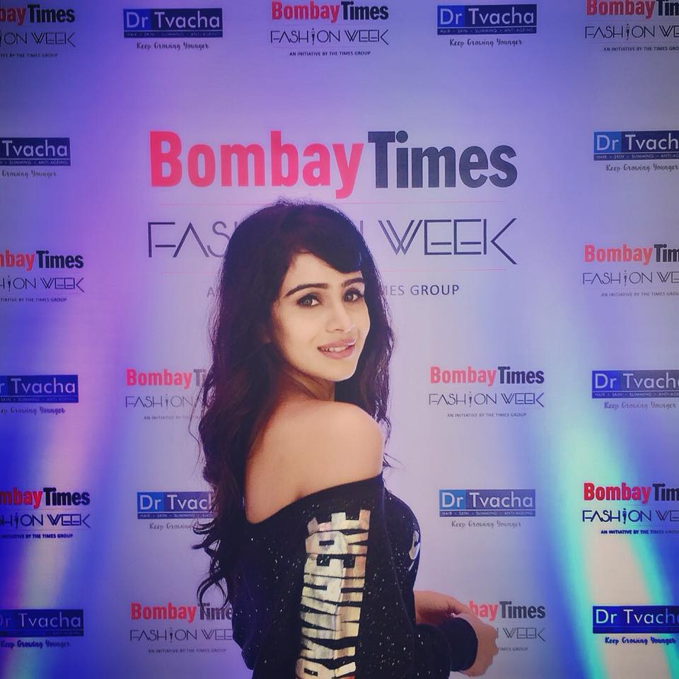 Fenil Umrigar Hot & Spicy Photohoot HD Wallpaper