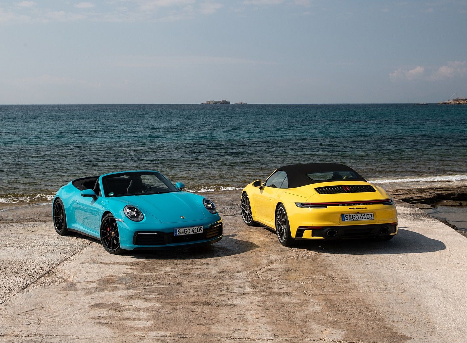 Porsche 911 Carrera S Cabriolet (Color: Miami Blue) Wallpaper (116)