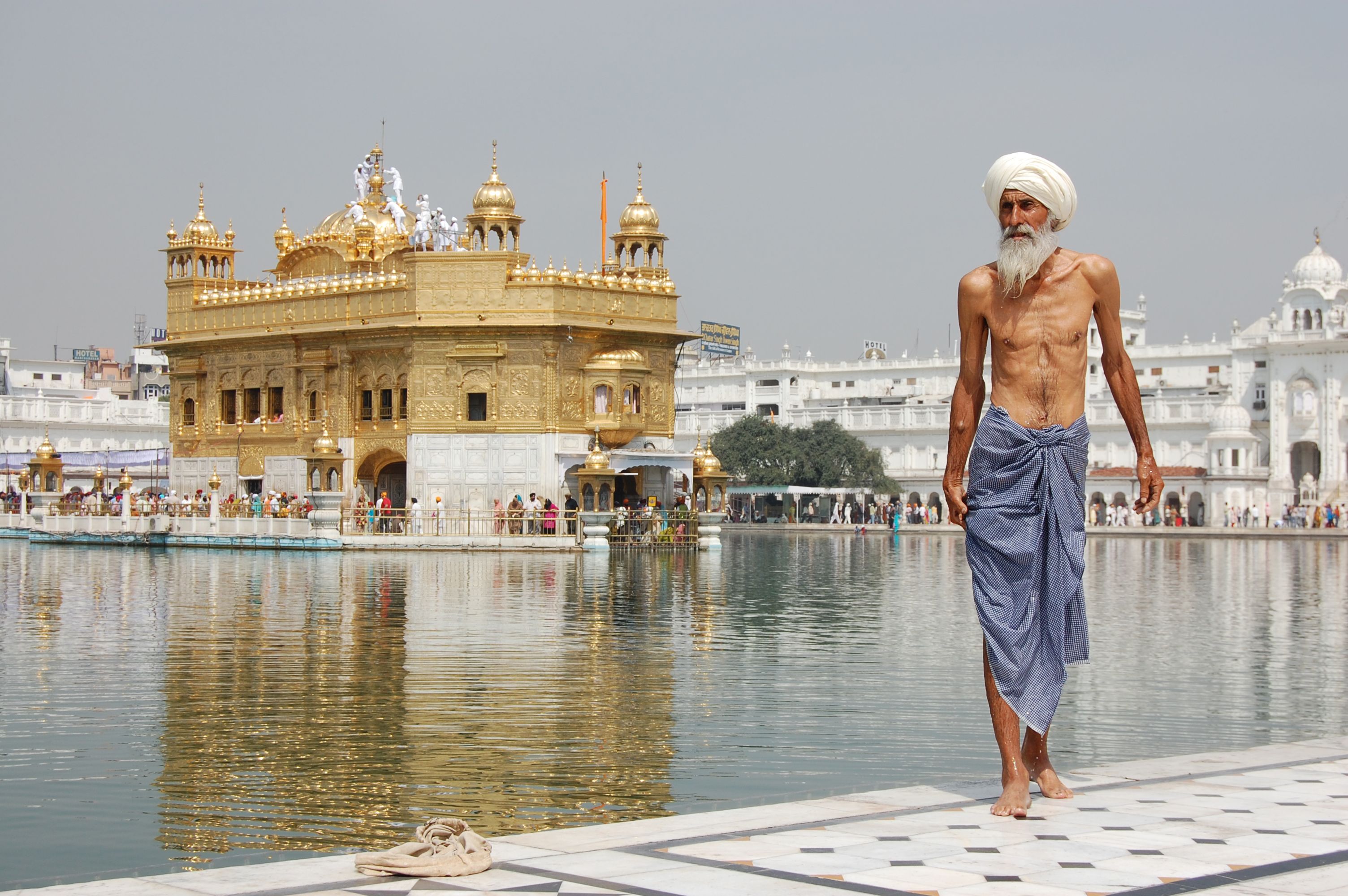 Sikh pilgrim at the Golden Temple (Harmandir Sahib) in Amritsar