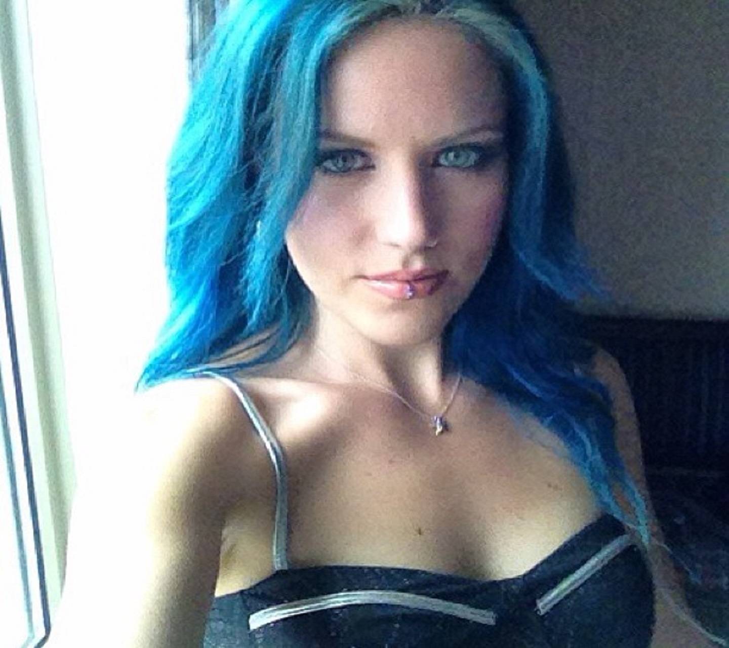 Alissa White Gluz Wallpaper