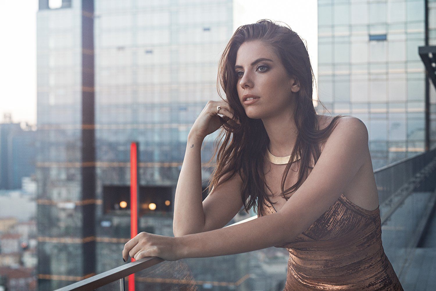 Who is Hotter Eda ece or Scarlett Johansson. Discussion