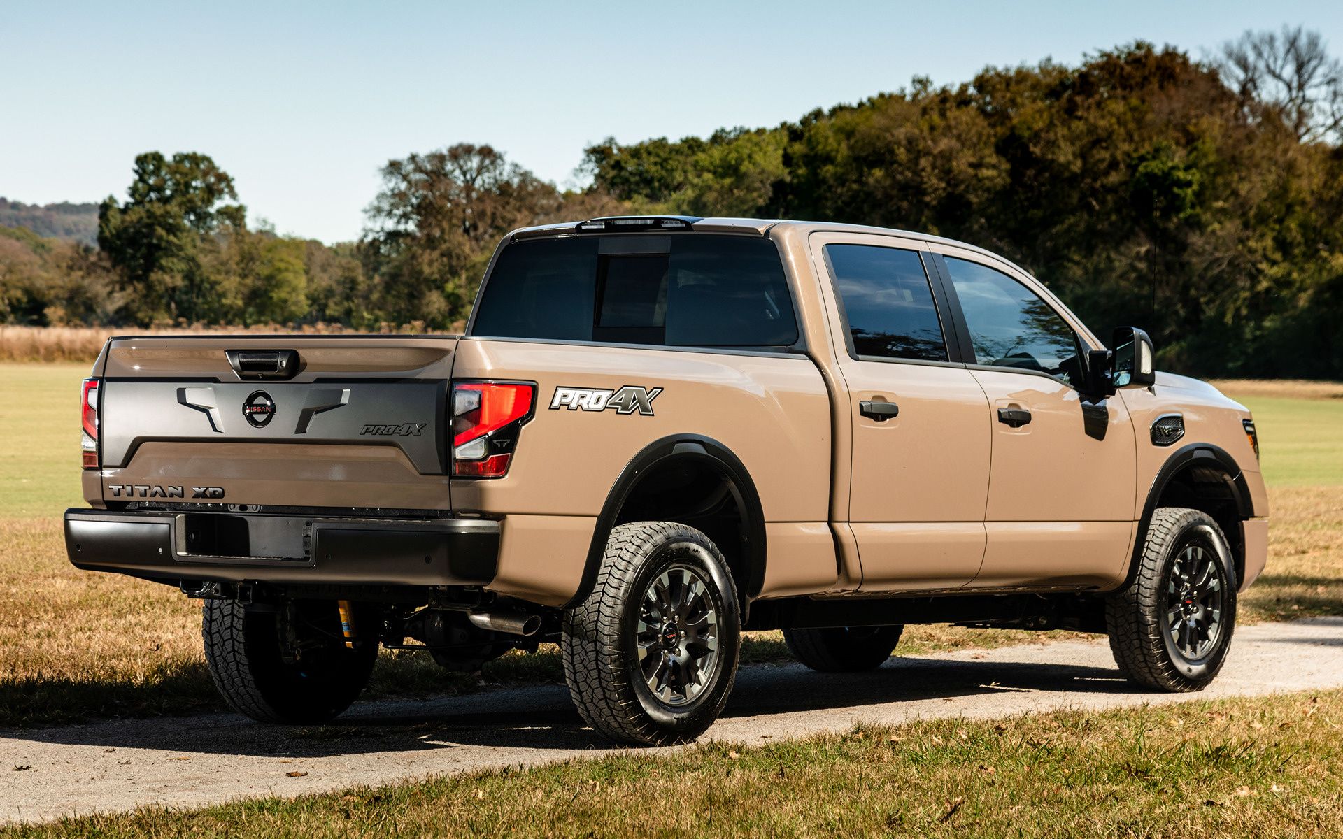 Nissan Titan XD Pro4X Crew Cab and HD Image