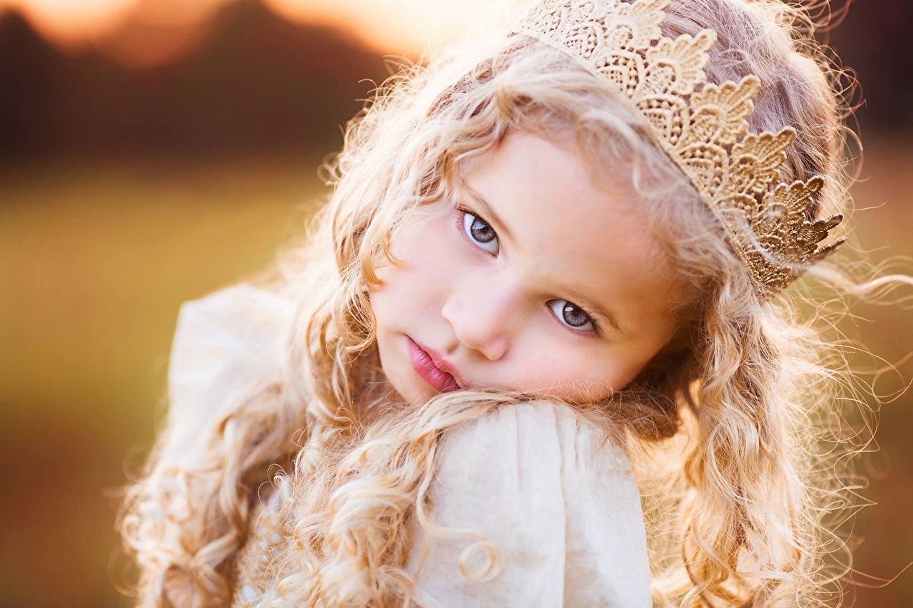 Desktop Wallpaper Little girls Crown Blonde girl lovely child Face