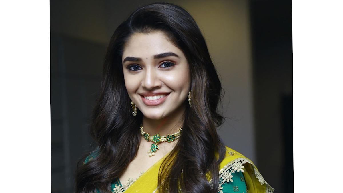 Krithi Shetty Photo Pre Release Event