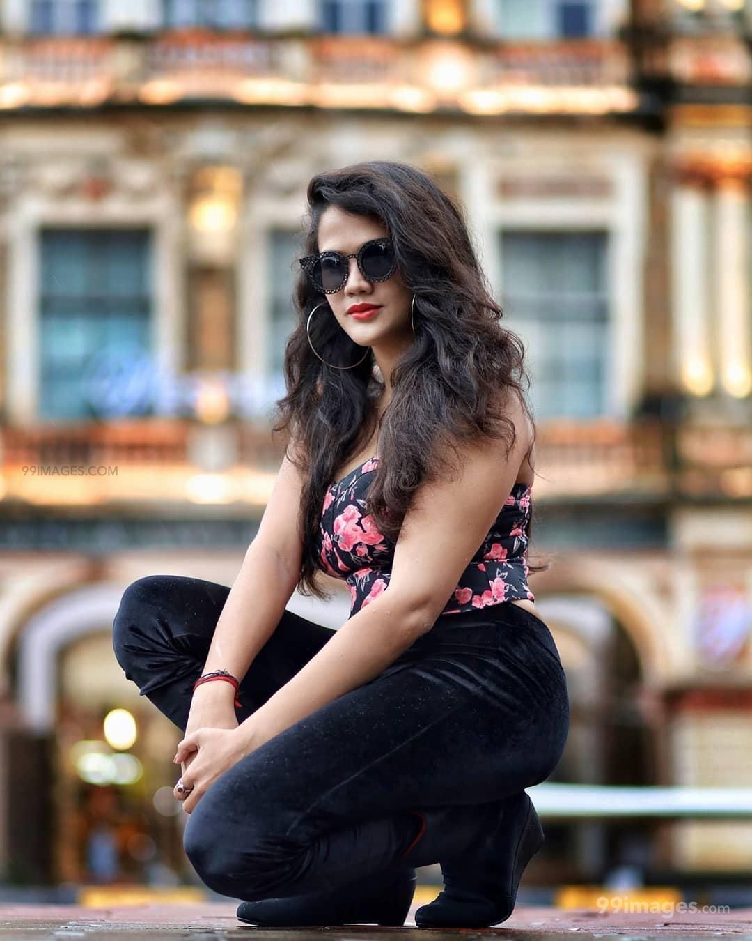 Advaitha (Krithi Shetty) HD Wallpaper (Desktop Background / Android / iPhone) (1080p, 4k) (1080x1350)