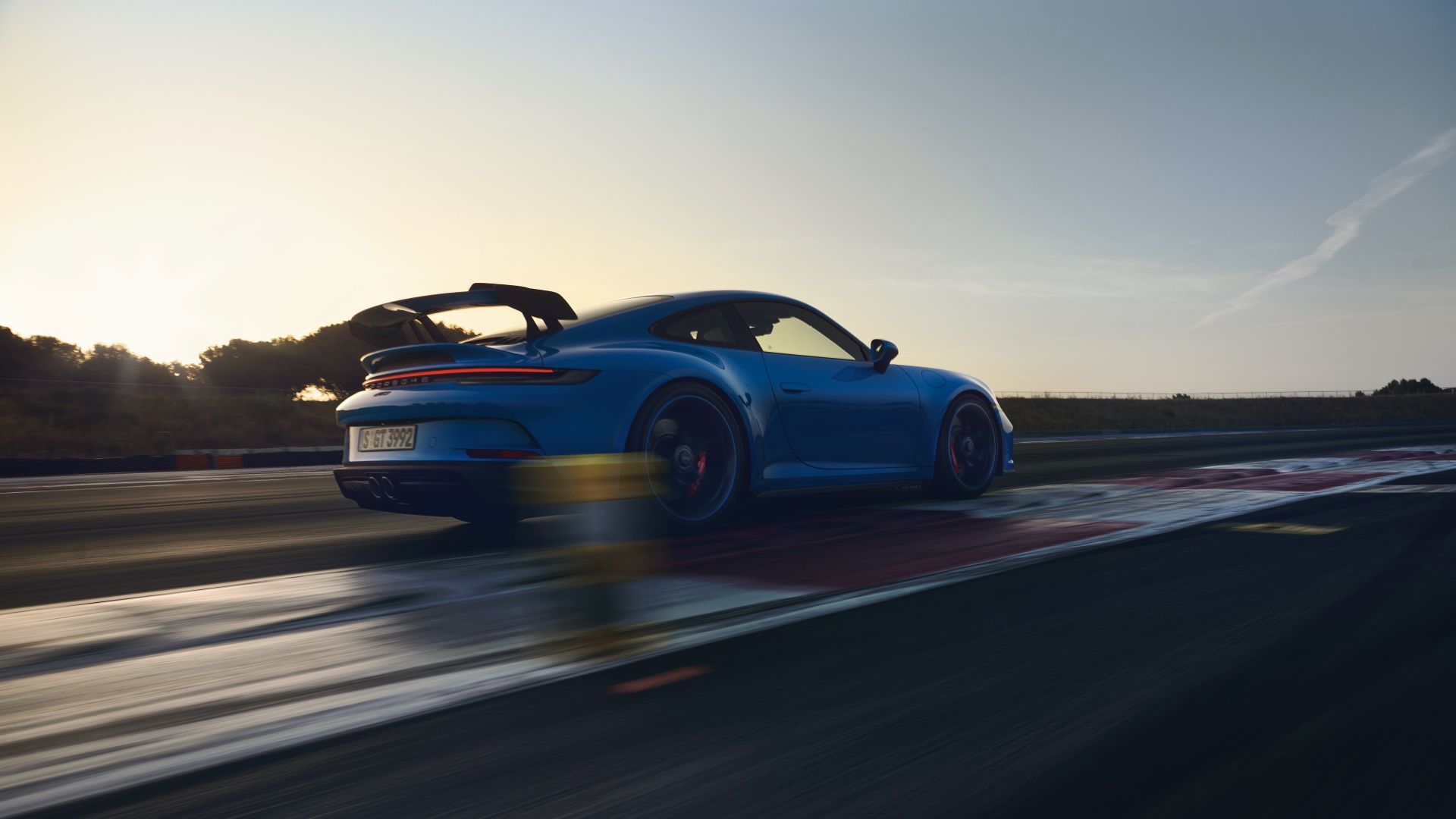 PORSCHE GT3 specs & photo