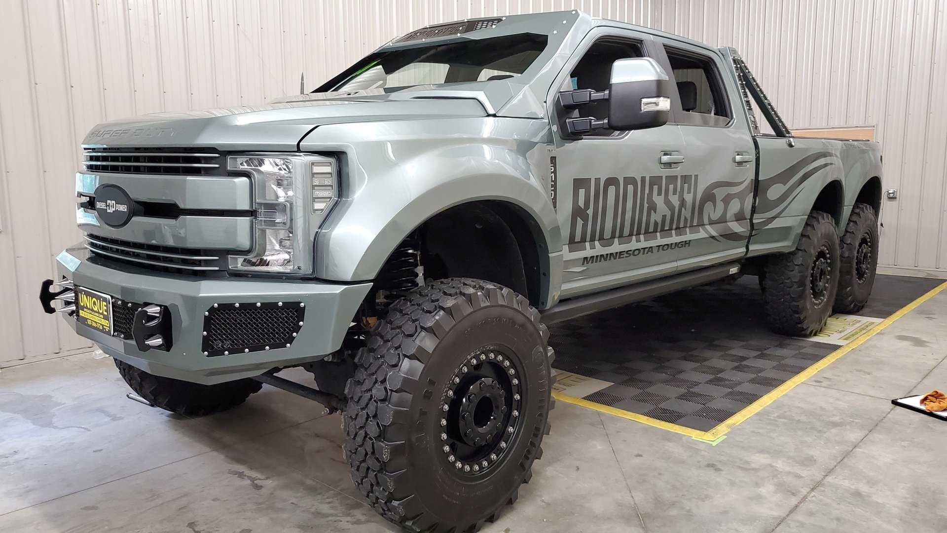 As Seen On TV: Custom 2017 Ford F 550 Super Duty 6x6