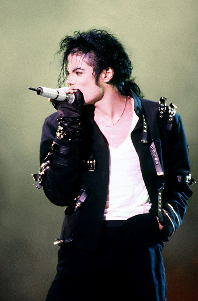 Dangerous era Photo: MJ. Michael jackson live, Michael jackson wallpaper, Michael jackson bad