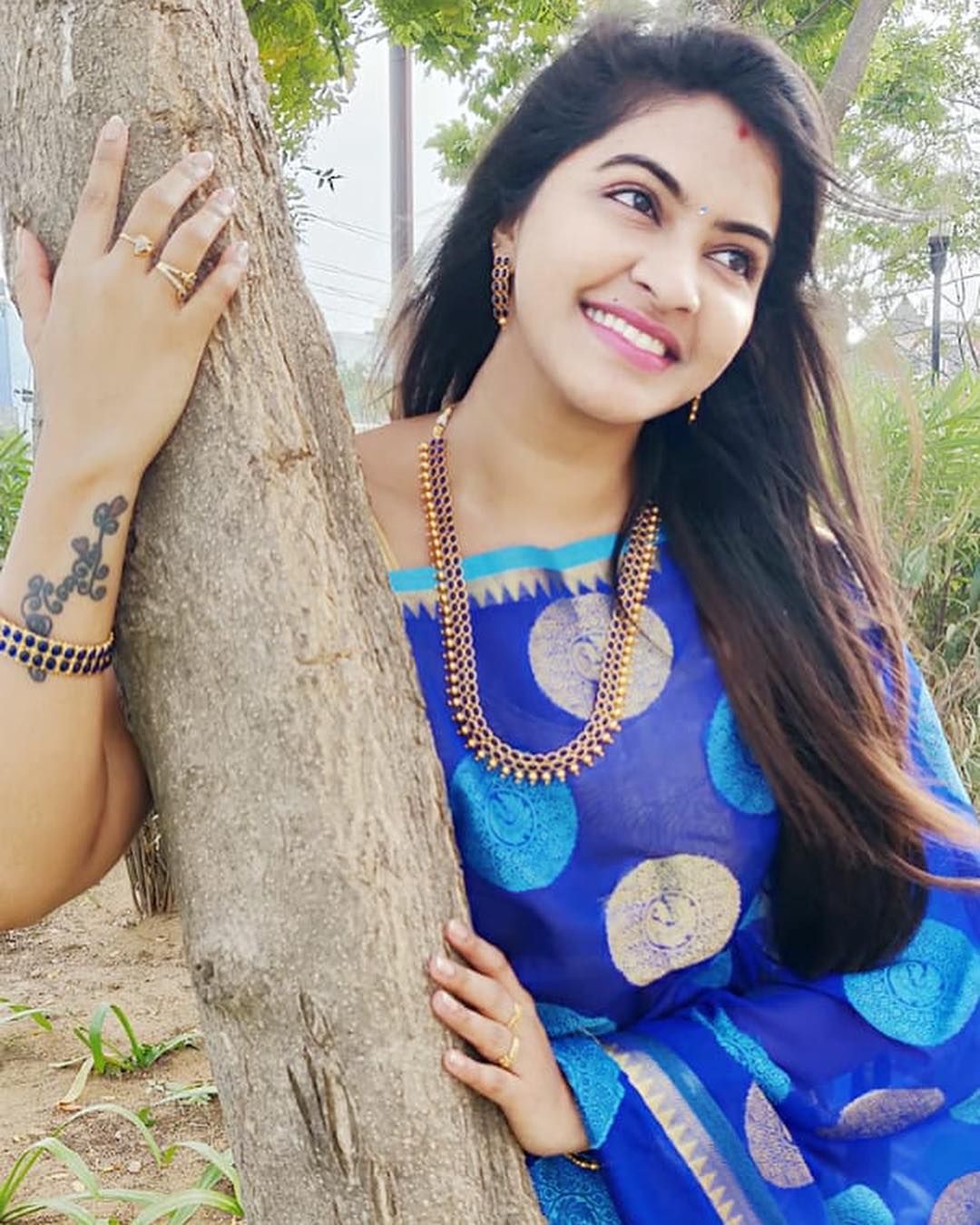 Saravanan Meenatchi Rachitha Gorgeous Blue Saree Stills. Blue saree, Beautiful saree, Saree