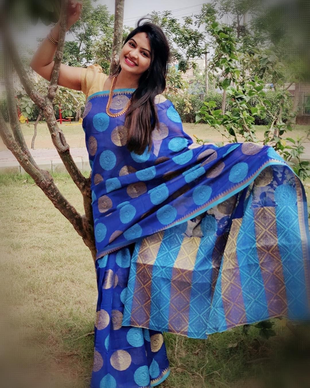 Saravanan Meenatchi Rachitha Gorgeous Blue Saree Stills. Latest Kollywood Tollywood Bollywood Movies Updates a. Blue saree, South indian actress, Beautiful saree