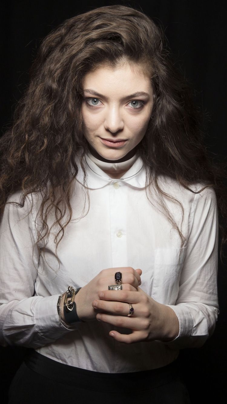 Download 750x1334 wallpaper singer, famous celebrity, lorde, iphone 7, iphone 8, 750x1334 HD image, background, 20674