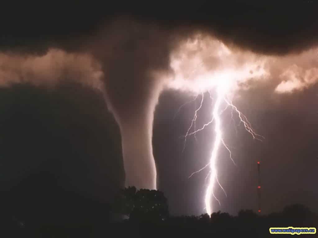 Lighting And Tornado Storm Wallpaper