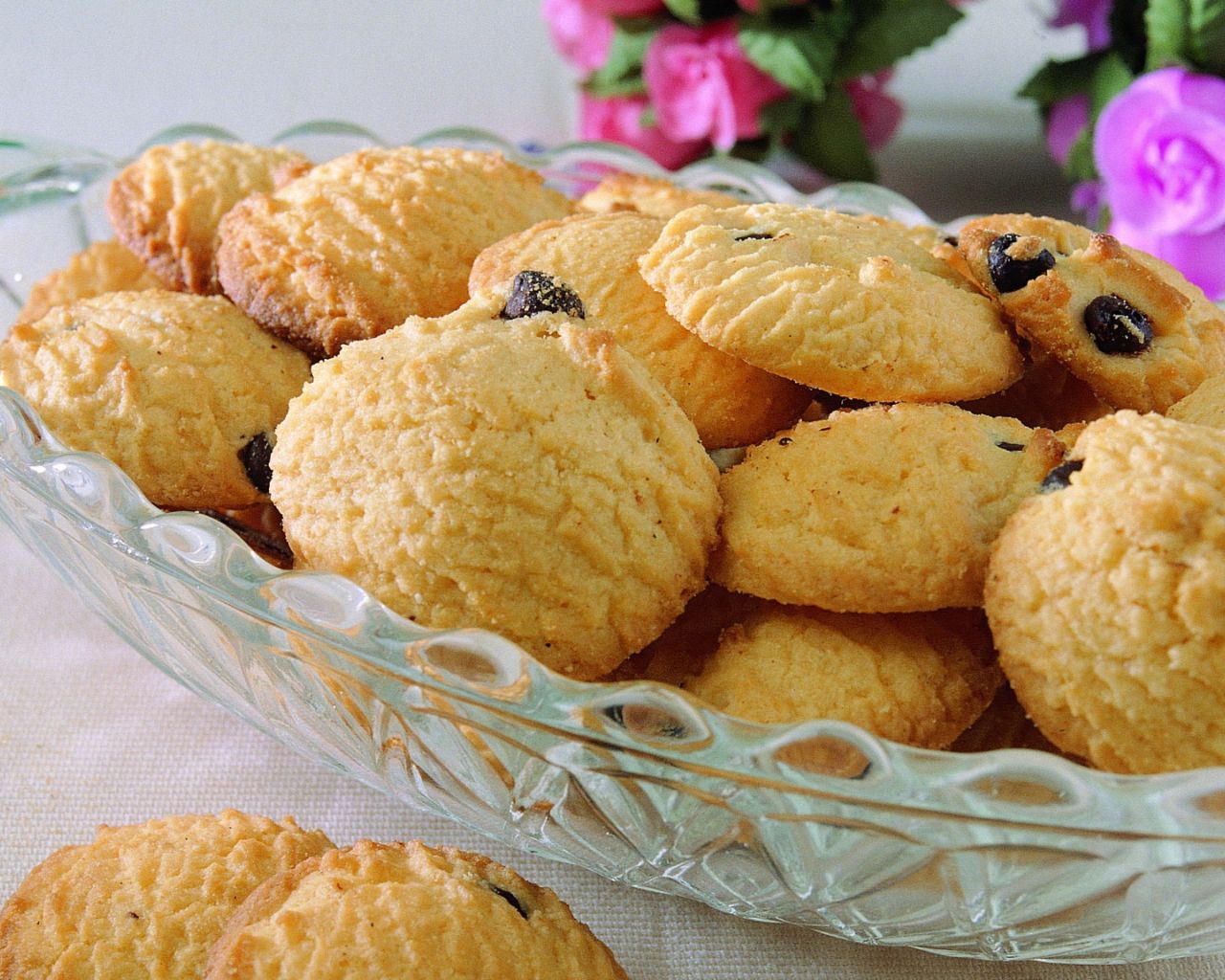Free download Download Wallpaper 2048x1152 Biscuits Bowl Raisins HD HD [2048x1152] for your Desktop, Mobile & Tablet. Explore Biscuit Wallpaper. Biscuit Wallpaper