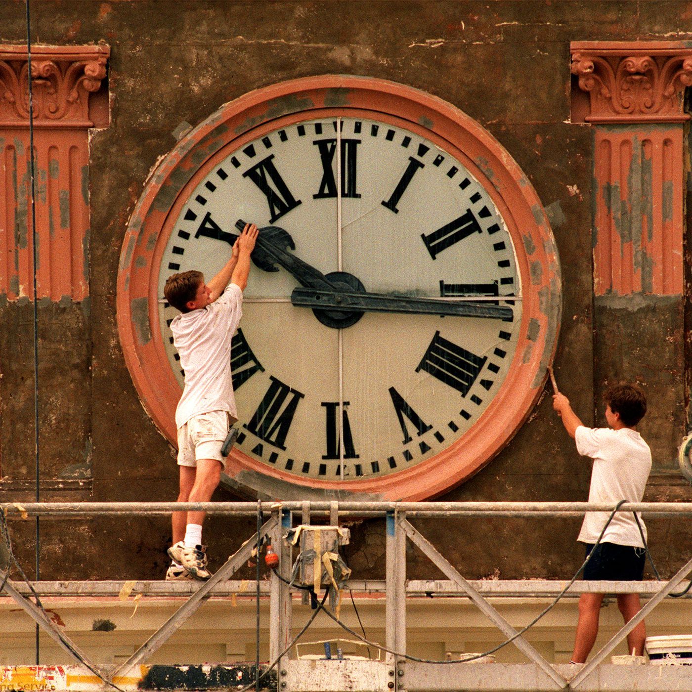 Daylight saving time 2019 ends Sunday, November 3: 8 things to know about “falling back”