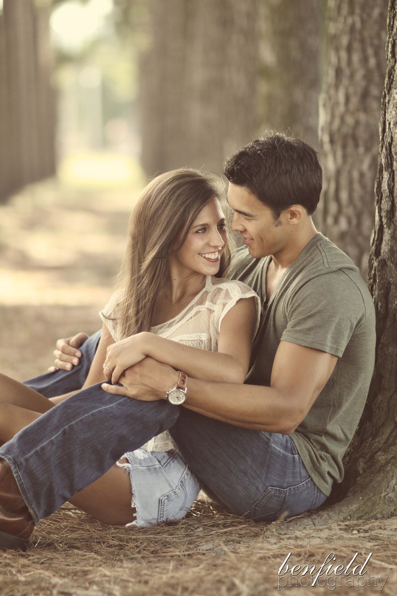These Engagement Photo Ideas are So Cute! 35 Non-Cheesy Photo Poses For  Couples! - Praise Wedding