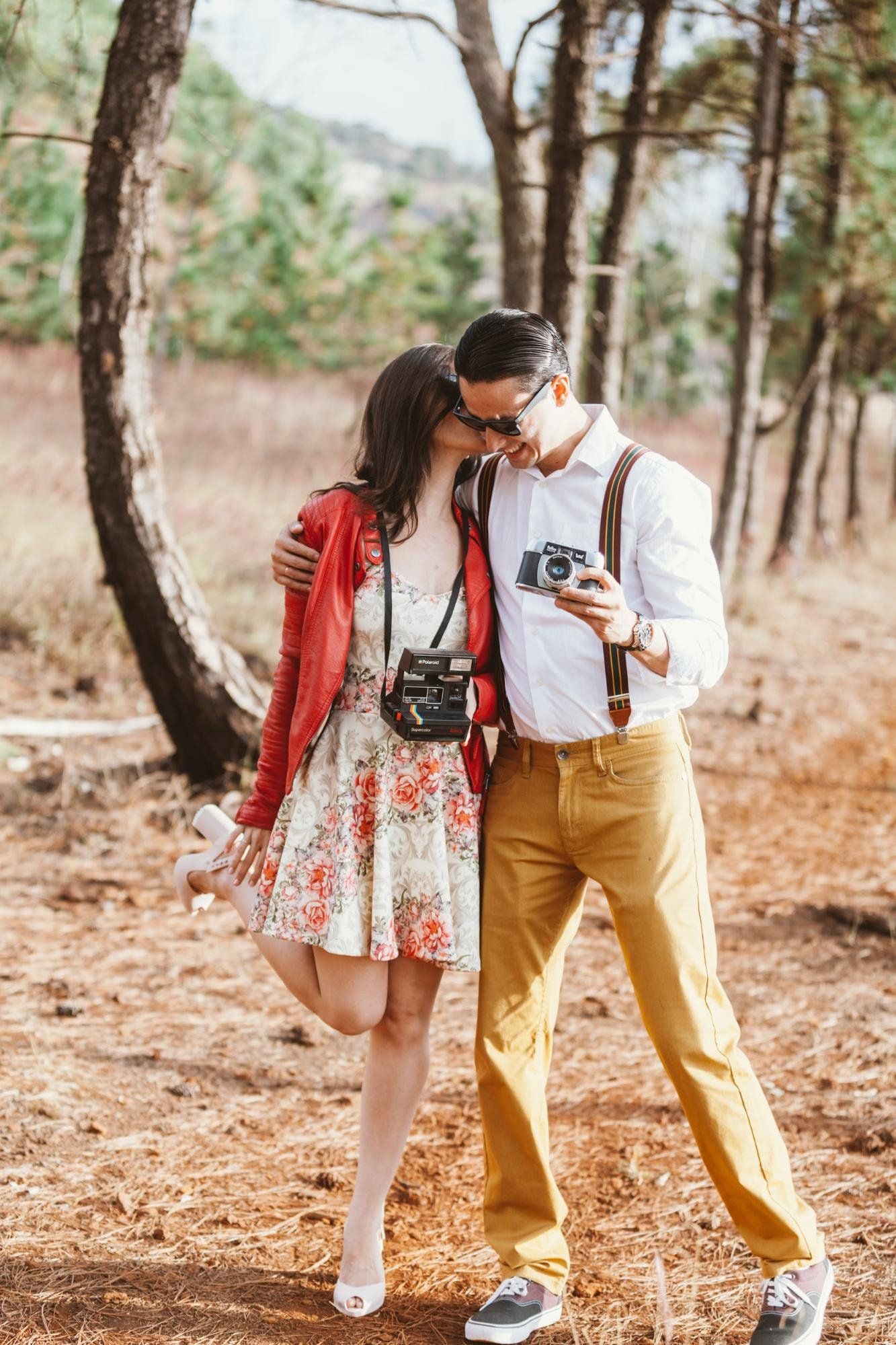 couple poses and photography ideas to capture genuinely romantic portraits