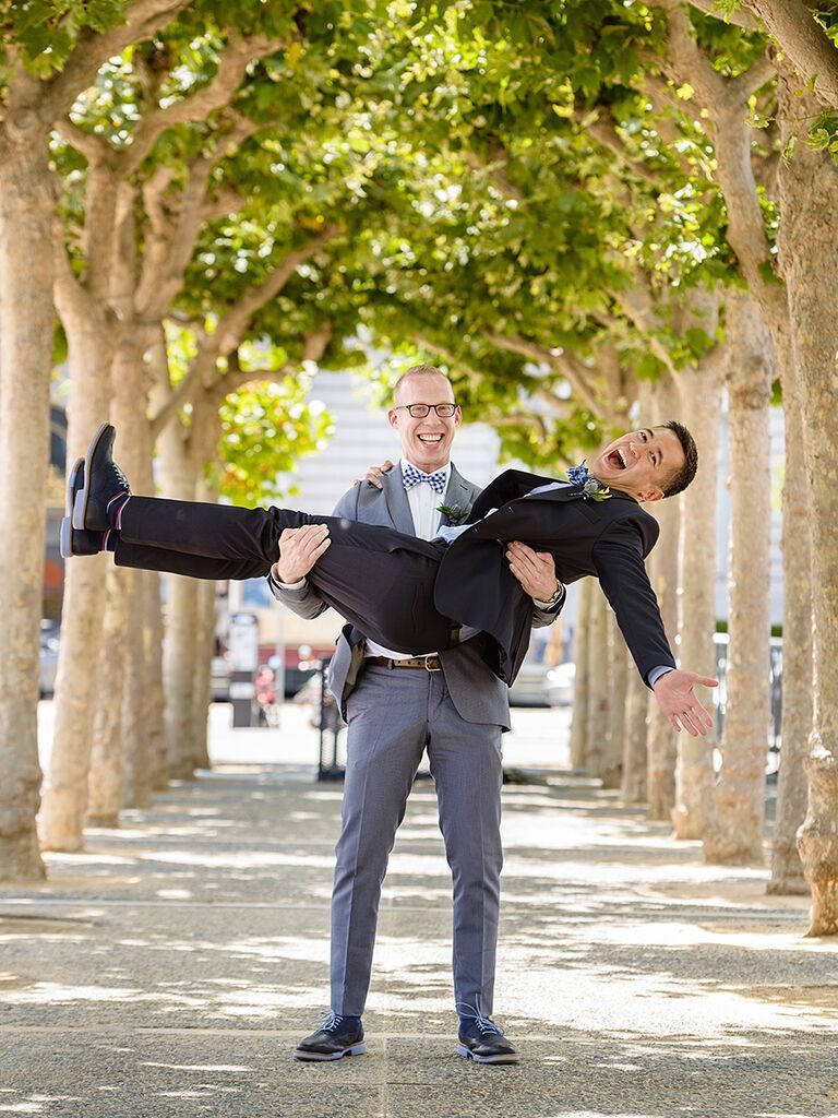 Couple Poses 101: Couple Picture Poses for Your Wedding