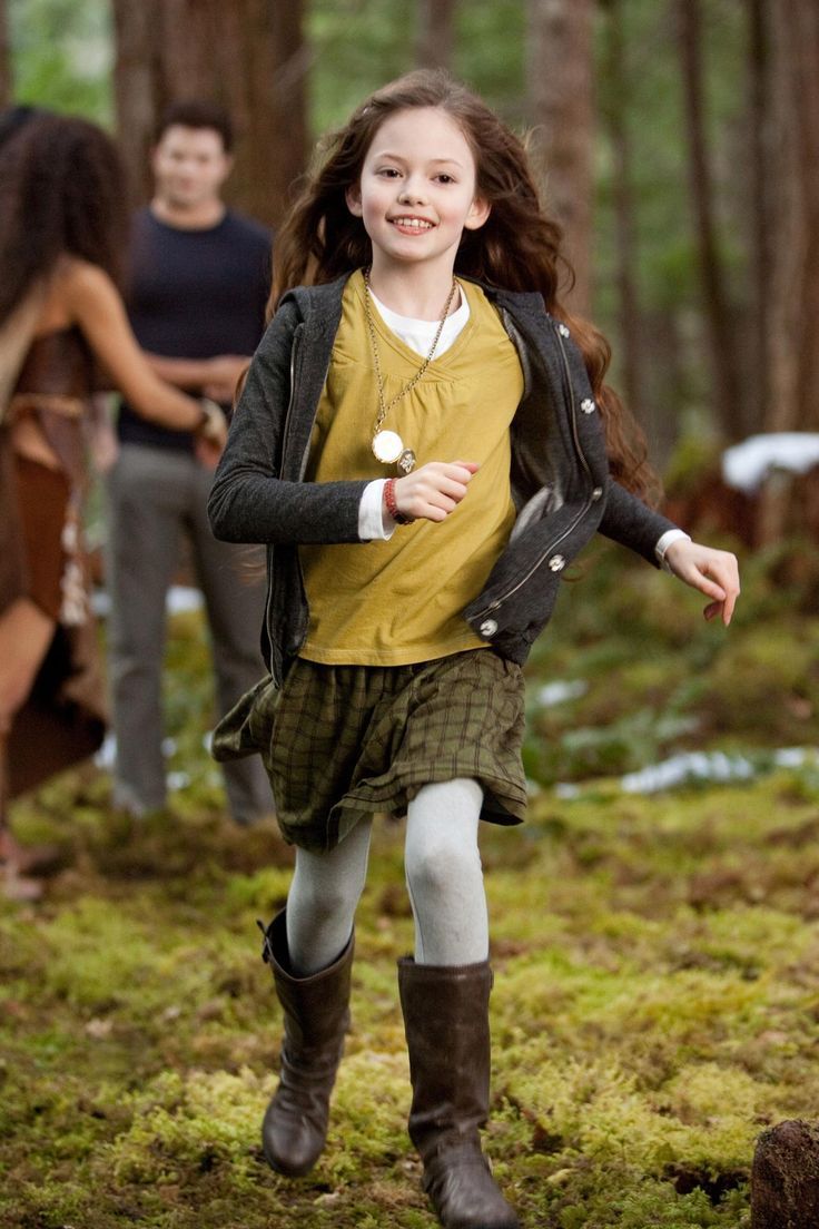 Renesmee Cullen. Twilight renesmee, Twilight series, Twilight breaking dawn