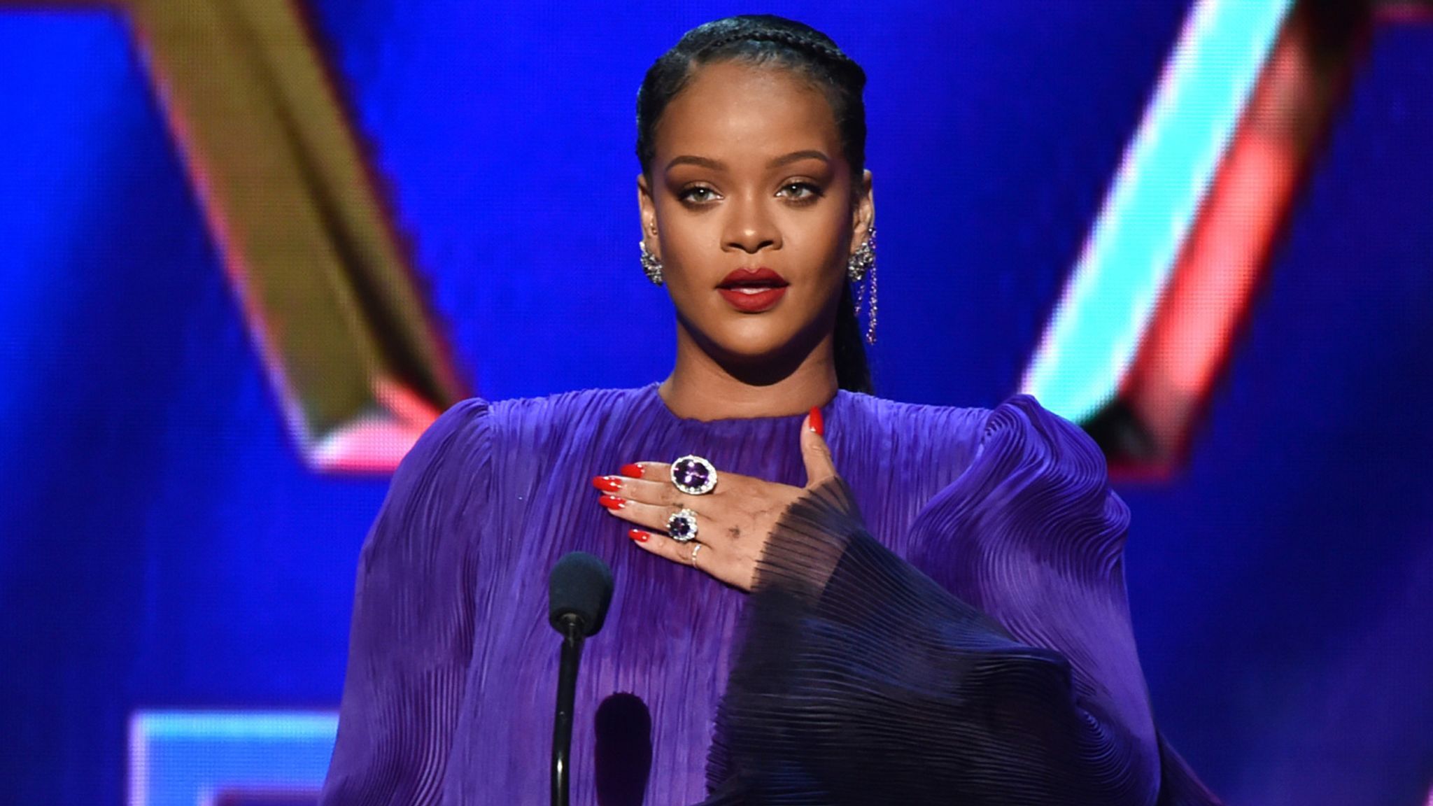 Rihanna: I'll have kids in the next few years or without a man. Ents & Arts News