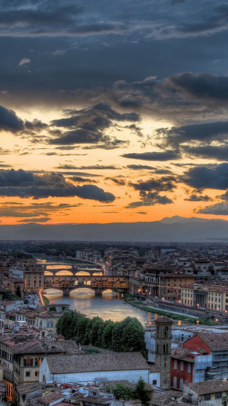 Sunset in Florence, Italy. Sunset city, Italy sunset, Sunset wallpaper