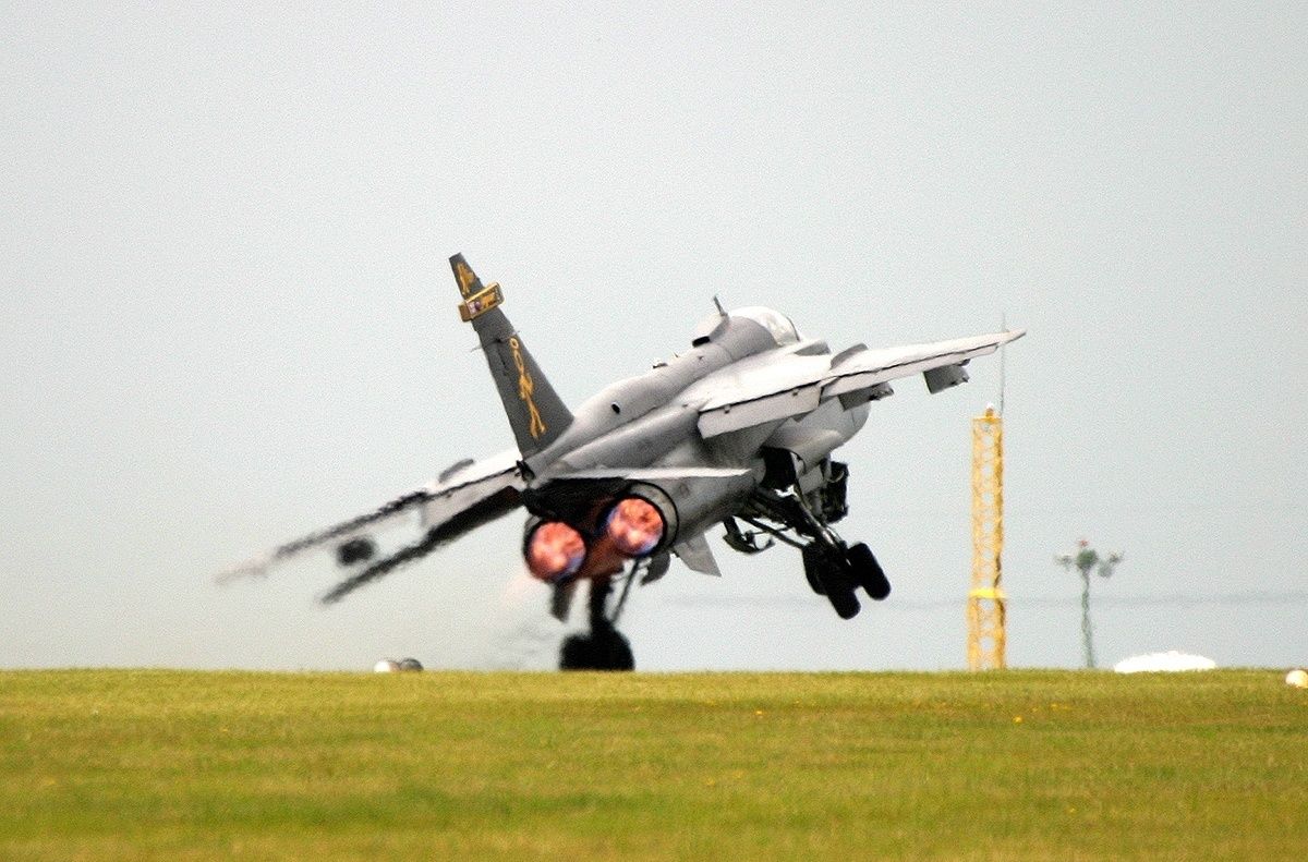Sepecat Jaguar Weird Take Off Aircraft Wallpaper 2120