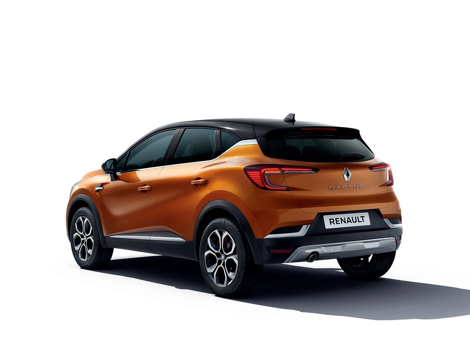 Renault Captur (Color: Atacama Orange) Rear Three Quarter Wallpaper