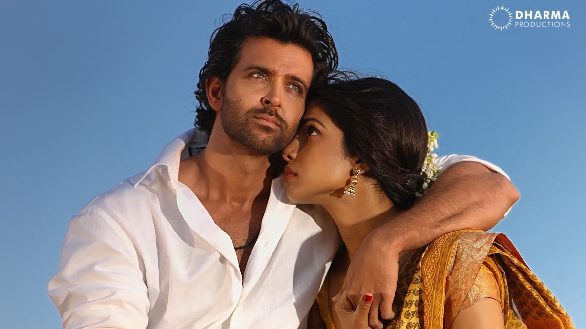 Hrithik Roshan and Priyanka Chopra in Agneepath. Hrithik roshan, Priyanka chopra, Romantic couple image