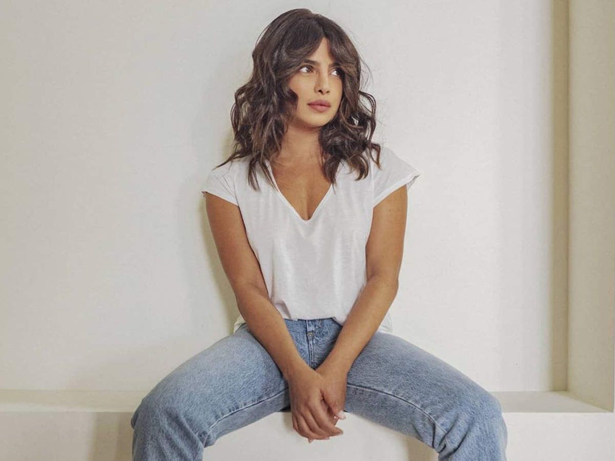 Kya Baat Hai, ' Hrithik Roshan comments on Priyanka Chopra's latest denim look. Hindi Movie News of India